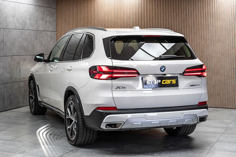 BMW X5 xDrive50e ZÁRUKA*AIR*TANŽÉ*ČR - fotka 4 z 47