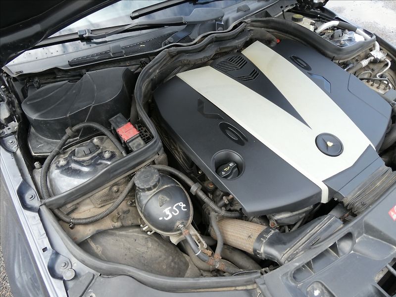 Mercedes-Benz Třídy C 3,0 350D V6 170kW 2x kola, AUT - fotka 26 z 29