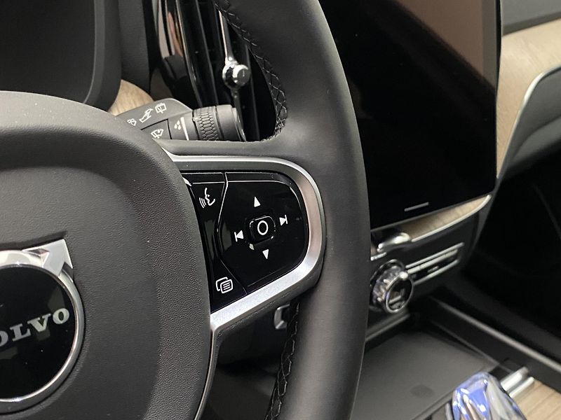 Volvo XC60 B5 AWD PLUS DARK AUT CZ 1.maj - fotka 19 z 63