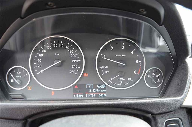 BMW Řada 3 (2016) 320D XDRIVE TOURING AT - fotka 19 z 25