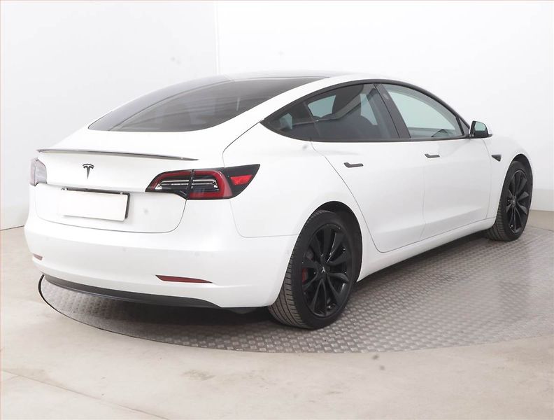Tesla Model 3 (2019) Long Range 4WD 78kWh, SoH 83% - fotka 5 z 23