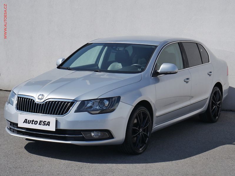 Škoda Superb (2014) 2.0 TDi, ČR, Elegance, DSG - fotka 3 z 20