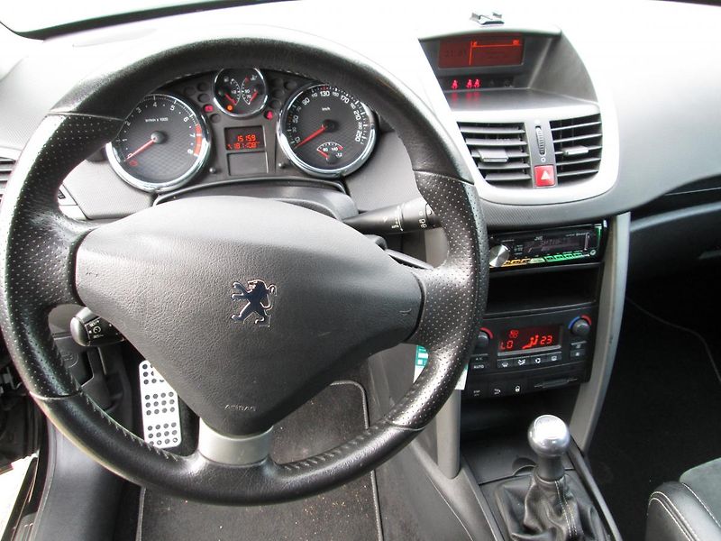 Peugeot 207 (2008) 1,6 GTI - fotka 16 z 17