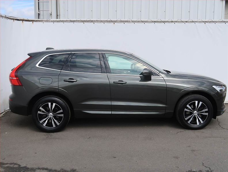 Volvo XC60 (2021) B4 AWD, 4X4,Automat,MHEV,45TKM - fotka 6 z 19