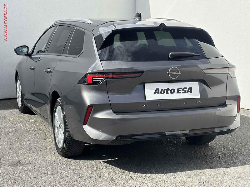 Opel Astra (2023) 1.2T, Elegance, LED, kamera - fotka 6 z 18