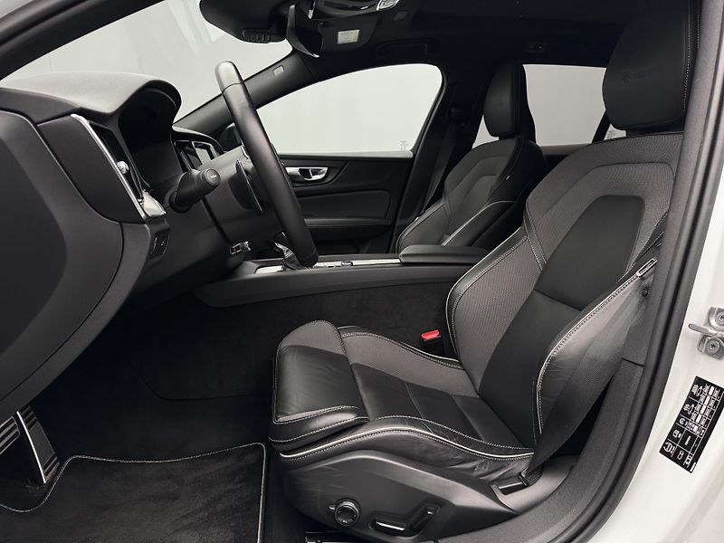 Volvo V60 T4 R-DESIGN AUT - fotka 4 z 47