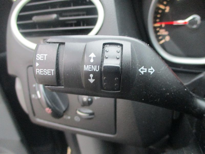 Ford Focus 1.6i DIGI AC - fotka 19 z 27