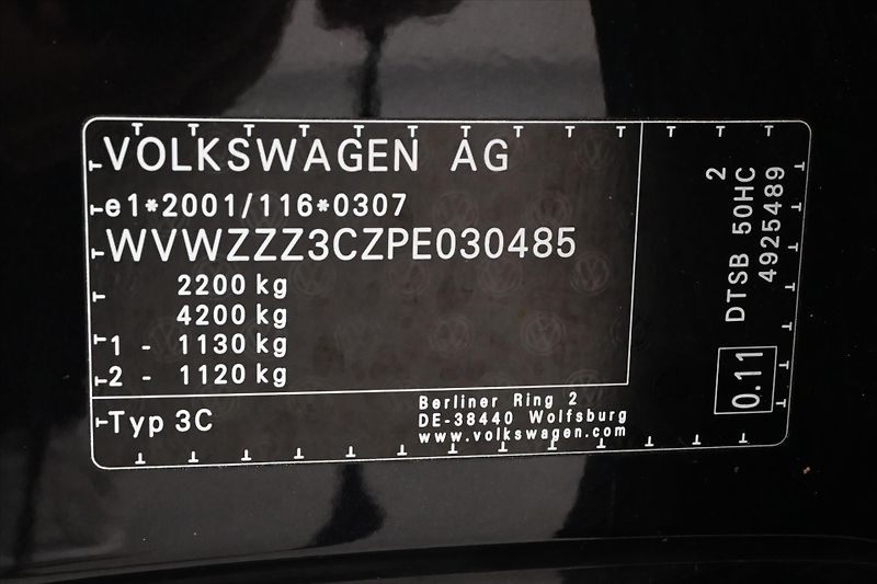 Volkswagen Passat 2,0 TDI 110 kW DSG ELEGANCE Zá - fotka 12 z 32