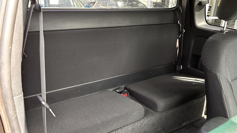 Toyota Hilux 2.5 DiD King Cab  - fotka 14 z 15