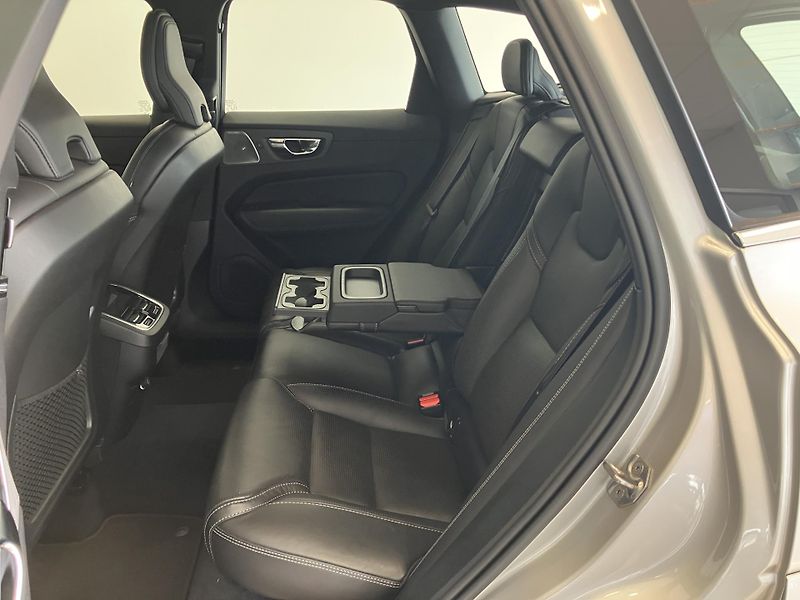 Volvo XC60 T6 AWD Drive-E Inscription AT8 - fotka 14 z 47