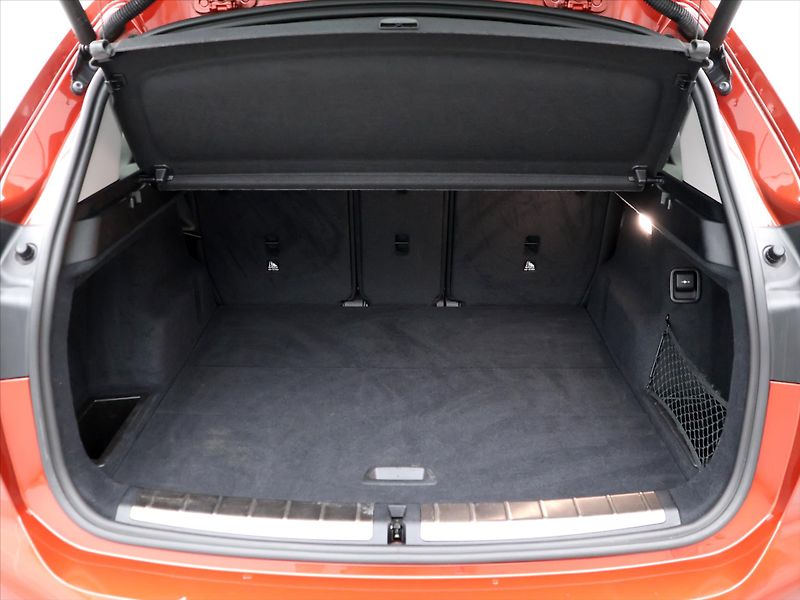 BMW X1 2,0 20d 140kW xD Aut. CZ DPH - fotka 10 z 34