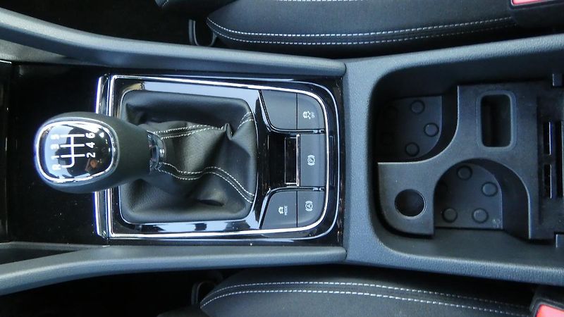 Škoda Karoq 1,5 TSI Sportline - fotka 18 z 23