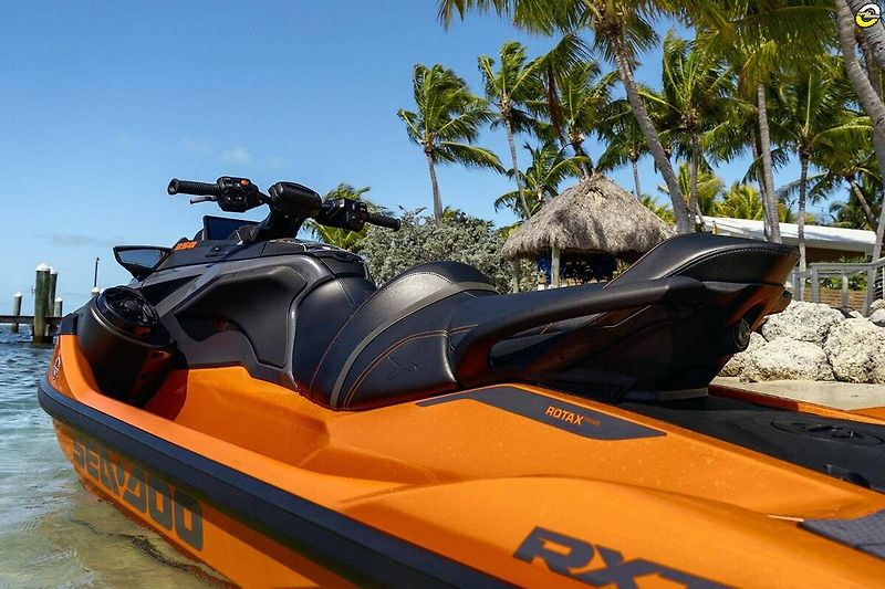 Sea Doo (2027) RXT X 3-up 350hp Audio oranžov - fotka 8 z 9