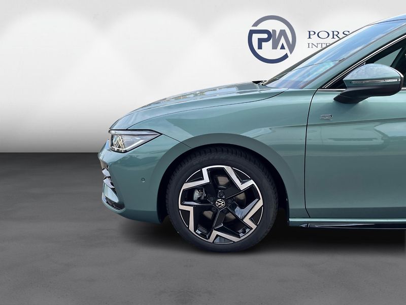 Volkswagen Passat R-Line 2,0 TDI 110 kW  DSG - fotka 10 z 27