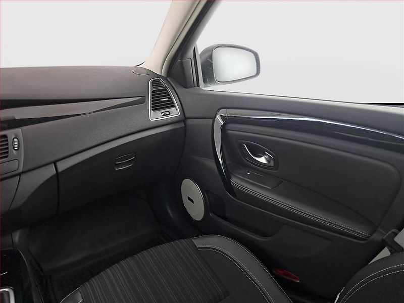 Renault Laguna (2015) 2.0 dCi, Navi, Xenony - fotka 8 z 21