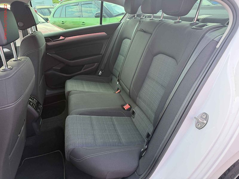 Volkswagen Passat (2019) 1.5 TSi, ČR, AC, tempo, park - fotka 10 z 18