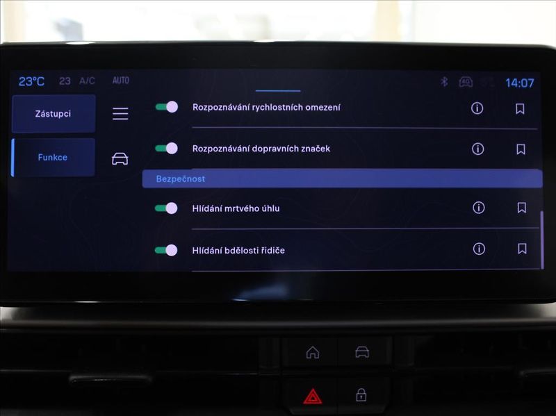 Jeep Avenger 0,0 115kW 54kWh 21 750km! ČR - fotka 14 z 25