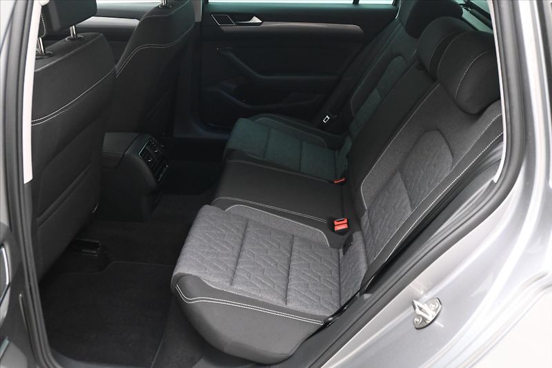Volkswagen Passat 2,0 TDI 110 KW DSG Business Zá - fotka 14 z 32