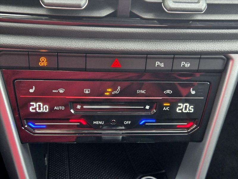 Volkswagen T-Roc 1,5 TSi 110kW DSG Life Tov.zár - fotka 17 z 22