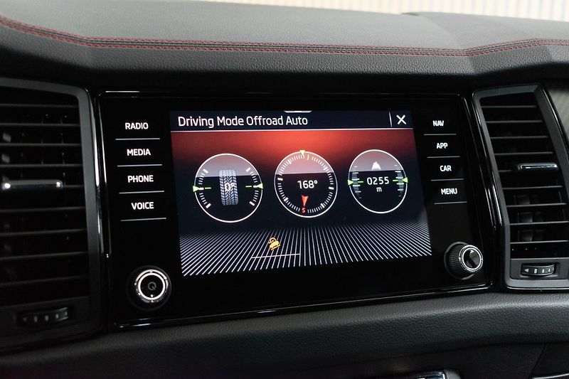 Škoda Kodiaq RS 2.0 TSI 180kW 4x4*DPH*ČR 1M - fotka 36 z 52