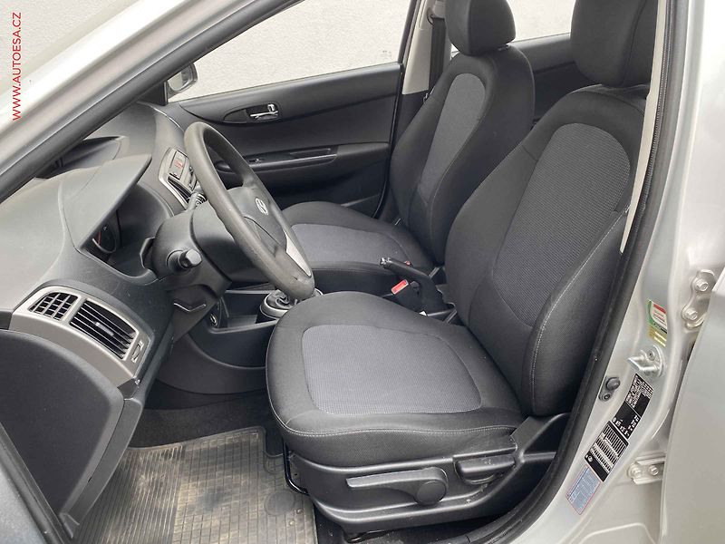 Hyundai i20 (2013) 1.2i, ČR, AC - fotka 9 z 15