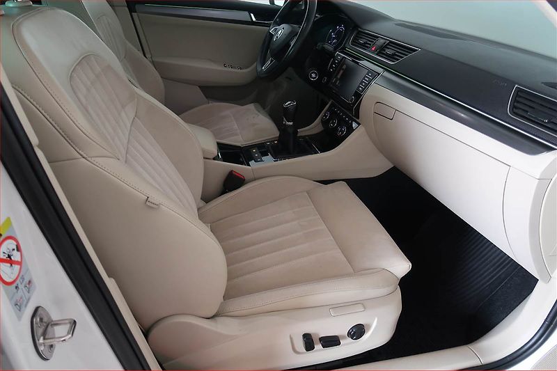 Škoda Superb (2017) Style 2.0 TDI, Kůže, Navi - fotka 9 z 17