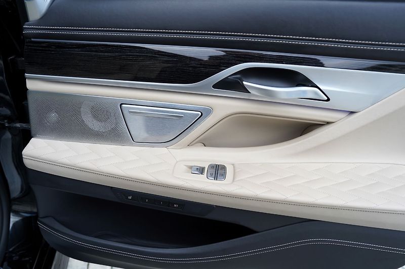 BMW Řada 7 750 Ld xDrive/Laser/M paket/ČR - fotka 18 z 50