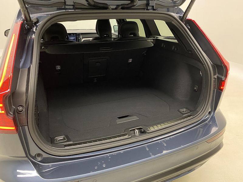 Volvo V60 (2026) B4 AUT DARK PLUS - fotka 5 z 57