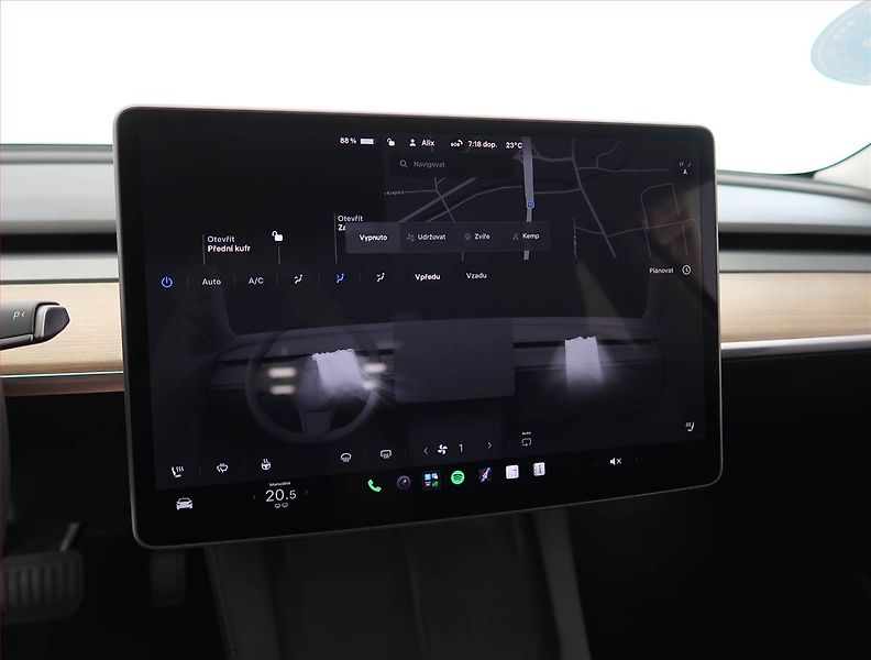 Tesla Model 3 (2023) Long Range 4WD 84kWh, SoH 97% - fotka 17 z 32