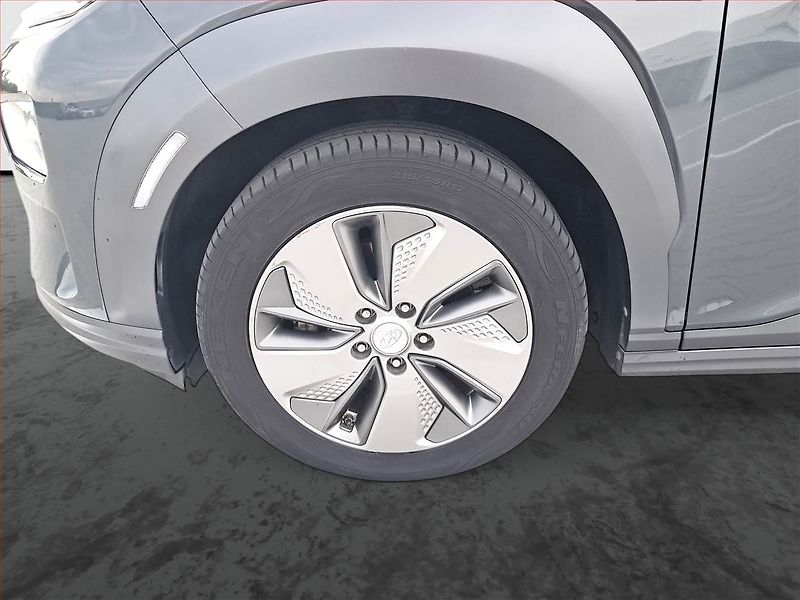 Hyundai Kona (2019) Electric 64 kWh, SoH 96% - fotka 15 z 21