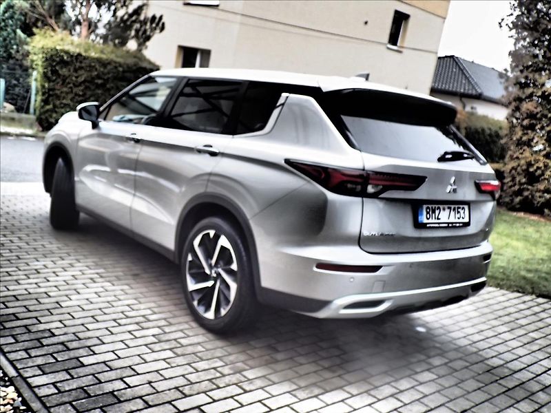 Mitsubishi Outlander 2,4 7míst, intense - fotka 5 z 70