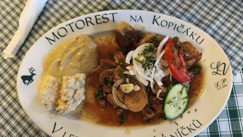 Třetí a čtvrtá generace Vaníčků se o Kopičák stará s láskou.