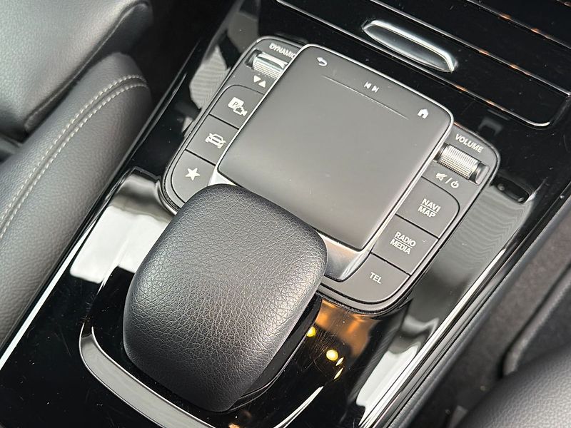 Mercedes-Benz Třídy A 180d - fotka 30 z 37