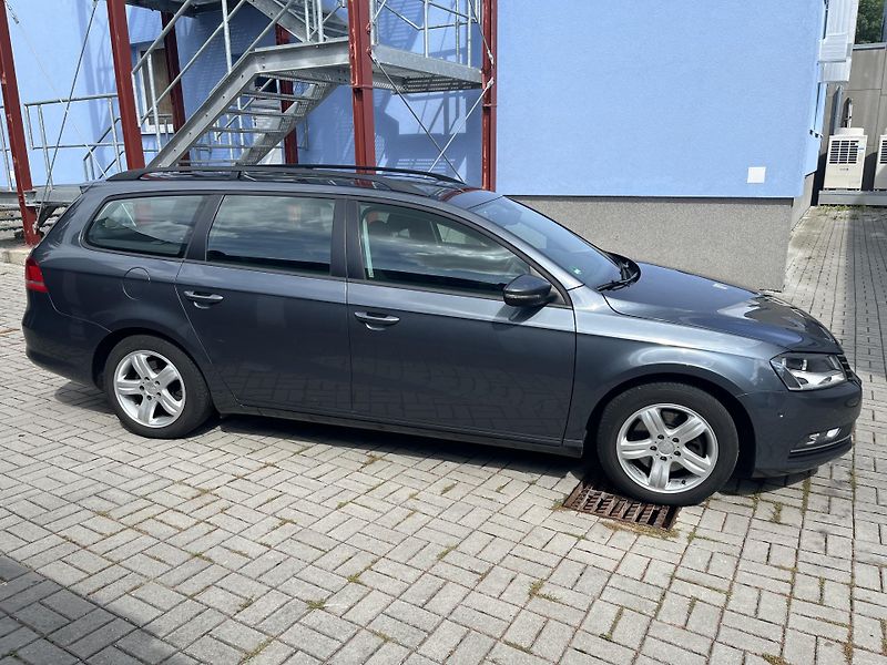 Volkswagen Passat (2010) - fotka 2 z 19