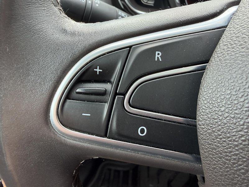 Renault Espace 1.6 DCI 7MÍST LED NAVI 2X KOLA - fotka 19 z 47