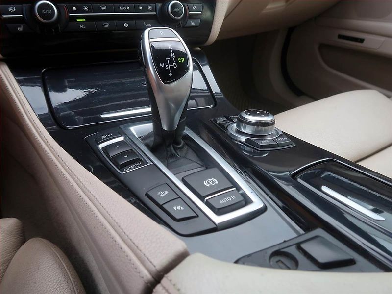 BMW Řada 5 (2011) 525d xDrive, 4X4, Automat - fotka 13 z 14