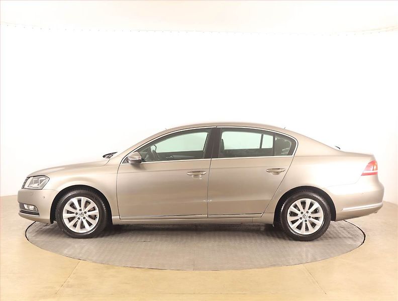 Volkswagen Passat (2014) 2.0 TDI, Automat, Serv.kniha - fotka 3 z 18