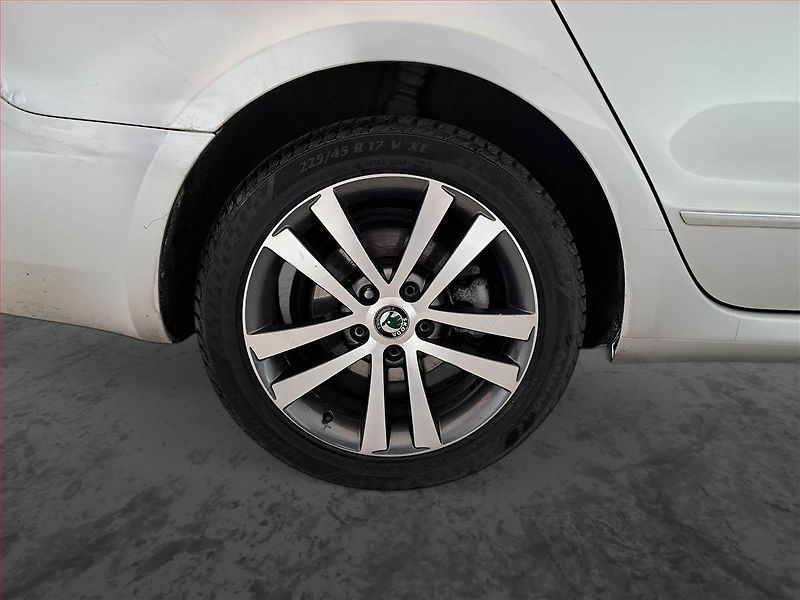 Škoda Superb (2008) Elegance 1.8 TSI, po STK - fotka 14 z 17