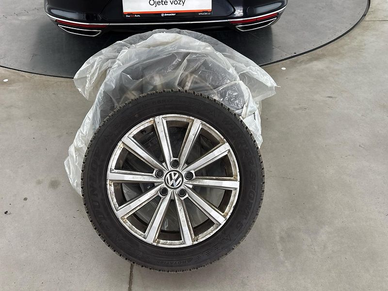 Volkswagen Passat R-Line DSG - fotka 32 z 32