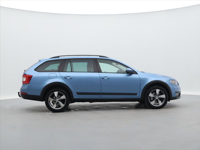 Škoda Octavia 2,0 TDI 135kW DSG 4x4 Scout - fotka 7 z 28