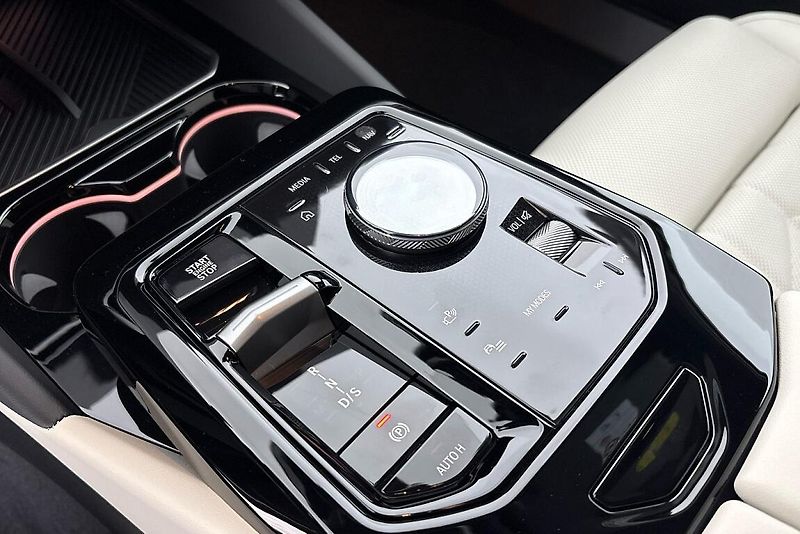 BMW Řada 5 540d xDrive Touring - fotka 11 z 26
