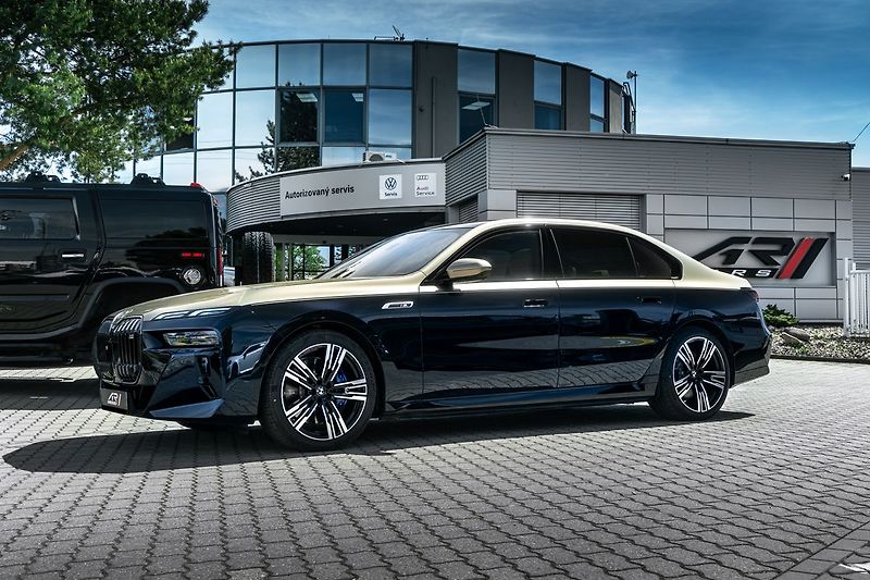 BMW Ostatní 60 M-Sport Individual Theatre - fotka 29 z 29