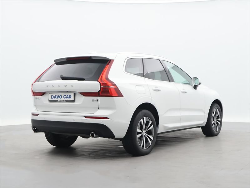 Volvo XC60 2,0 B4 145kW AWD Momentum CZ D - fotka 7 z 32