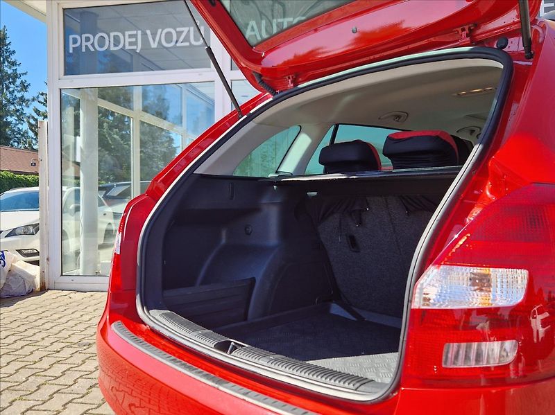 Škoda Fabia 1,2 TSI STŘE.OKNO KLIMA ZIMAKY - fotka 11 z 28