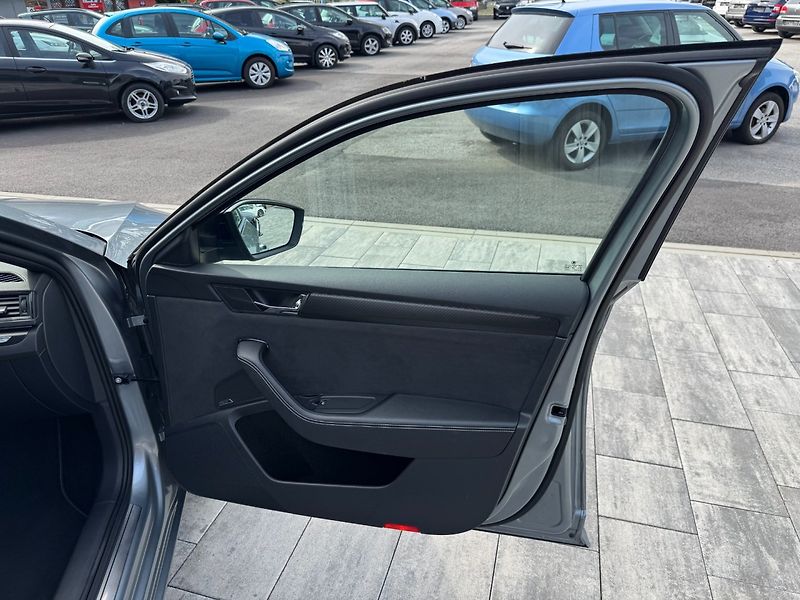 Škoda Superb (2021) Sportline 2.0 TSI DSG 4x4 - fotka 29 z 45