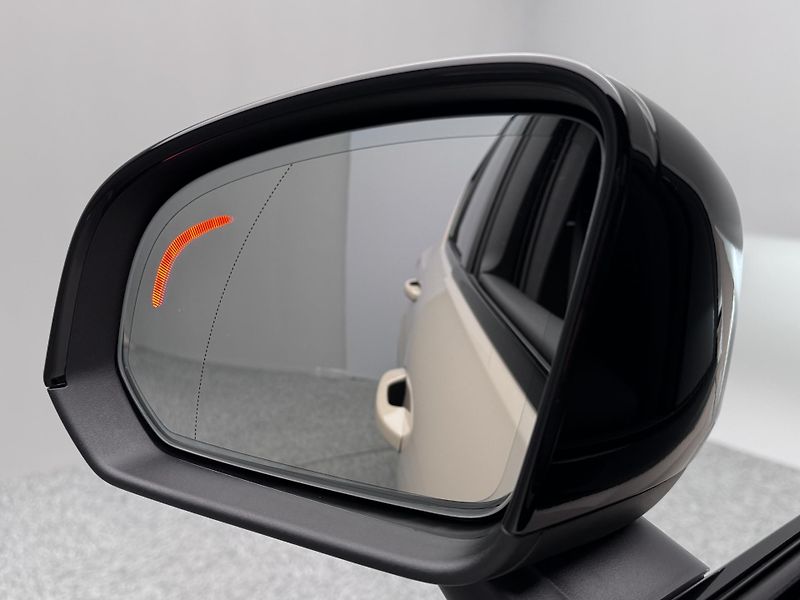 Volvo XC40 (2026) B3 AUT DARK PLUS - fotka 18 z 24