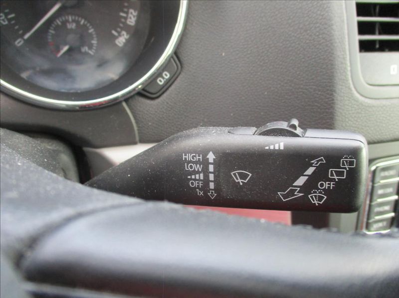 Škoda Yeti 1,2 TSI, klima, servis, tažné, - fotka 19 z 26