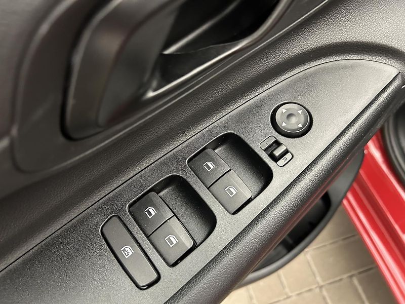 Hyundai i20 1.0 T-GDI Comfort DCT - fotka 7 z 22