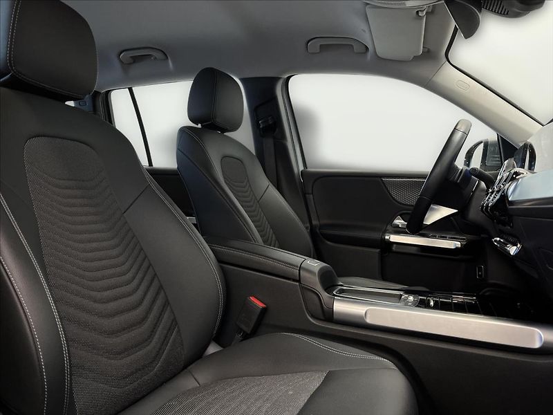 Mercedes-Benz GLB 200 d 4MATIC - fotka 15 z 22