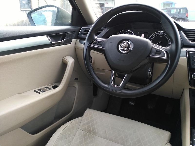 Škoda Superb 2,0 TDI /110 kW/ - fotka 9 z 33